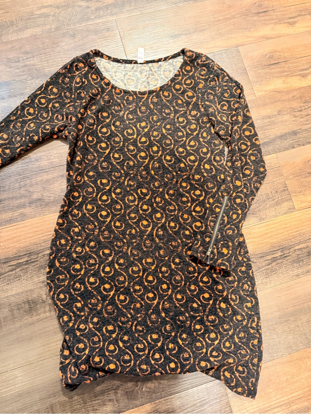 Long Sleeve Scoop Neck Dress in Black with Orange Swirl